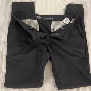 Dickies Women’s Skinny pant size 6R